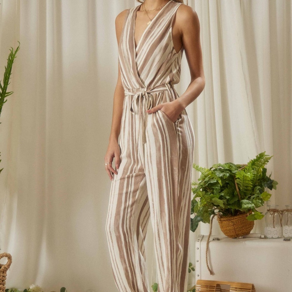 NWT Tan & White Striped V Neck Tie Back Jumpsuit With Pockets - Picture 4 of 9